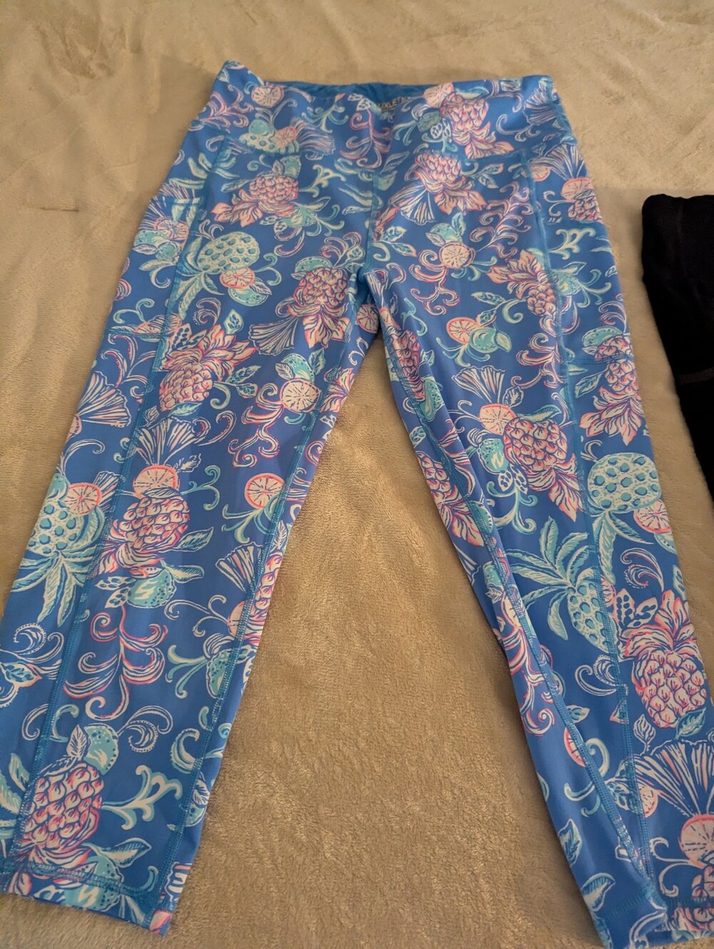 Lilly Pulitzer Blue Pineapple & Tropical Print Capri Pants